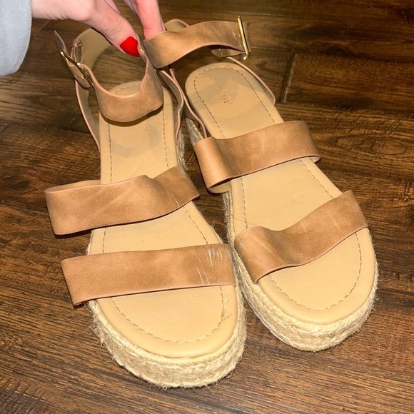 Charlotte Russe brown platform sandals. size 9, hardly worn, some scratches! - Picture 2 of 4